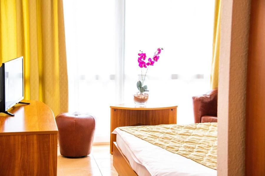 Hotel Mures Saturn Eksteriør billede
